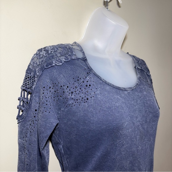 Cato Blue Stone Wash Long Sleeve Top Ribbed Crochet Detail Shoulders Rhinestones - Picture 3 of 15